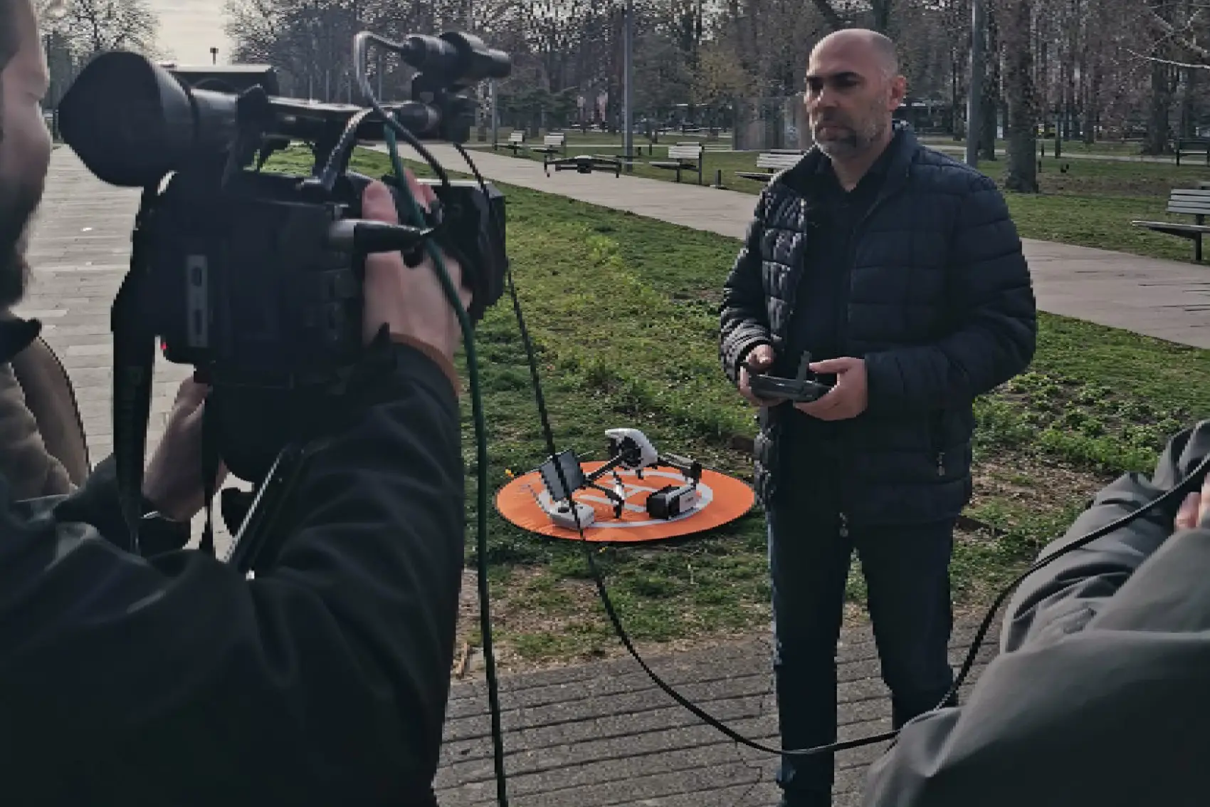 Dron tehnologija u Srbiji predstavljena u emisiji na RTS-u kroz iskustva pilota i instruktora