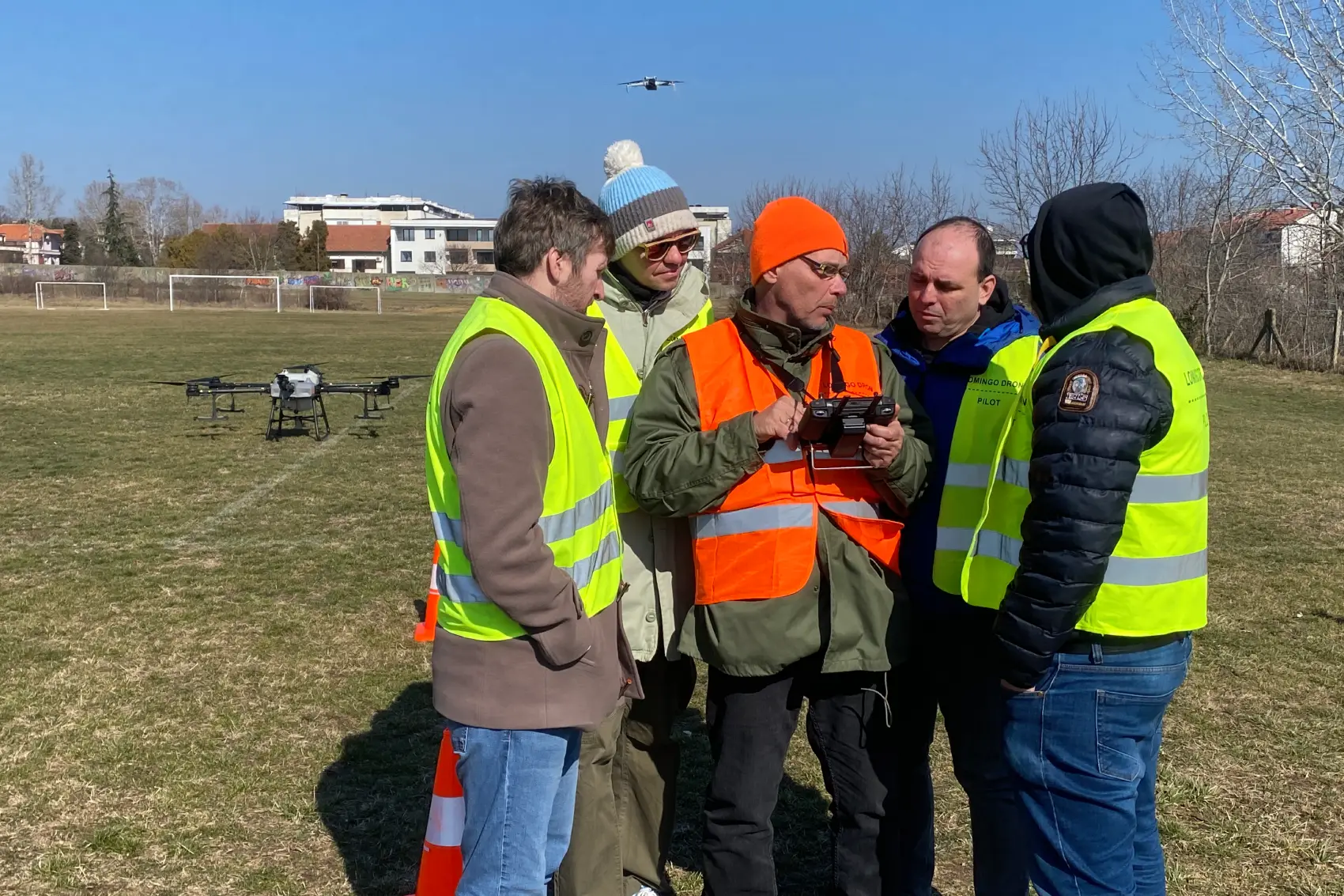 Specijalizovana dron obuka Kragujevac tokom praktične obuke na terenu