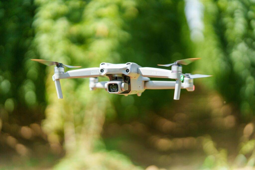 DJI Air 2S leti tokom 5.4K snimanja – koristi se za profesionalnu obuku pilota