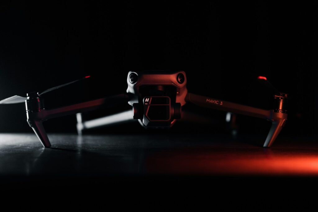 DJI Mavic 3 leti tokom 5.1K snimanja – koristi se za profesionalnu obuku dron pilota