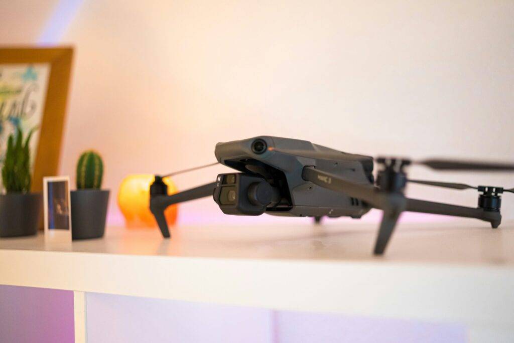 DJI Mavic 3 Enterprise tokom leta za inspekciju i obuku dron pilota