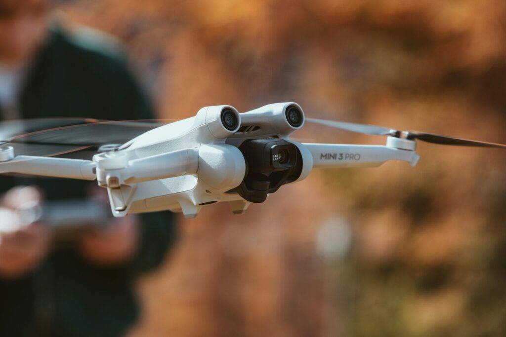 DJI Mini 3 Pro snima pejzaž uz automatsko izbegavanje prepreka