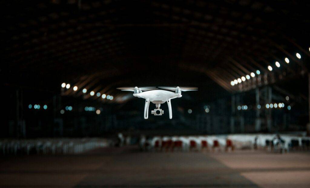 DJI Phantom 3 Professional dron sa 4K kamerom u letu – idealan za obuku i snimanje iz vazduha