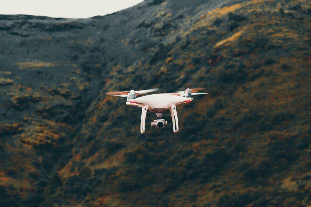 DJI Phantom 4 Pro V2.0 dron sa 4K kamerom tokom profesionalnog snimanja i obuke pilota