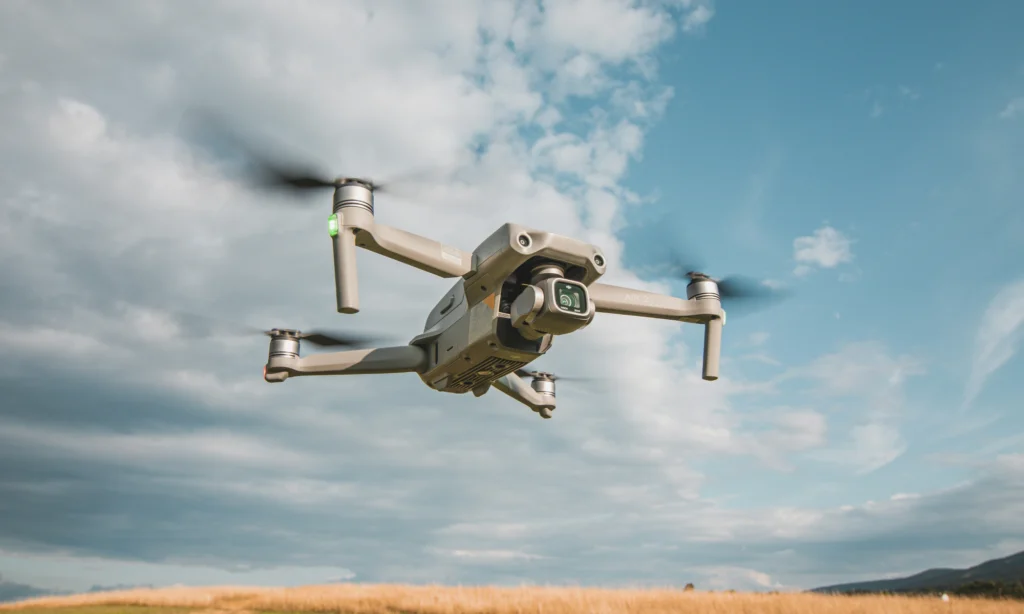 Dron sa GPS-om omogućava precizan let, automatski povratak i stabilnost pri snimanju