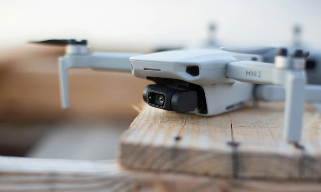 Dron za video snimke sa stabilizacijom i 4K kamerom za profesionalne rezultate
