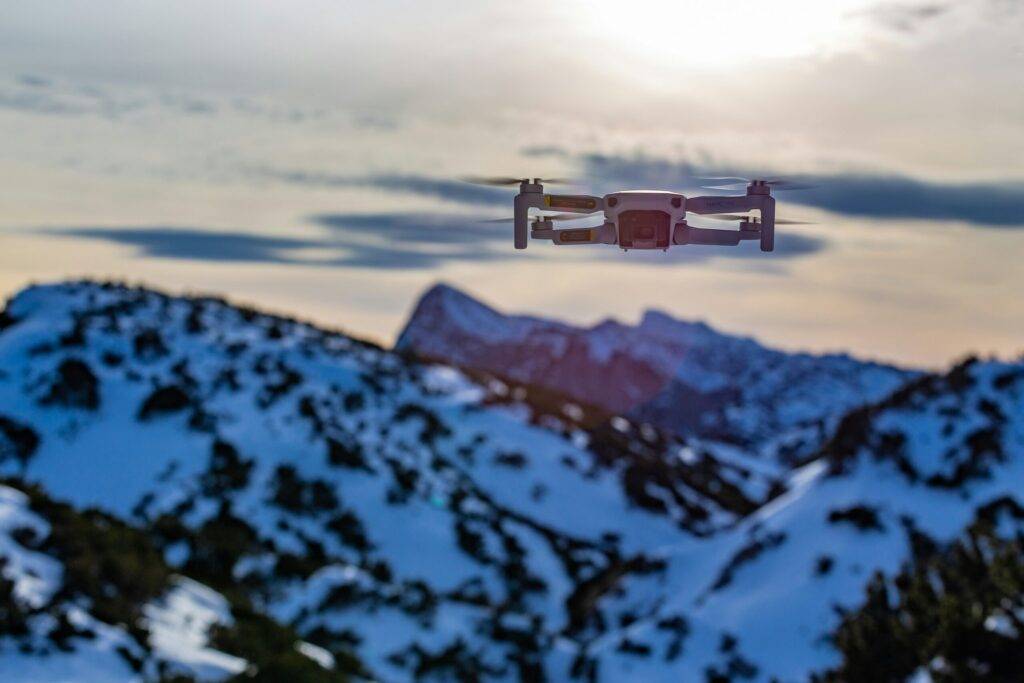 Profesionalno kadriranje dron snimaka u prirodnom okruženju uz savete za dron pilote