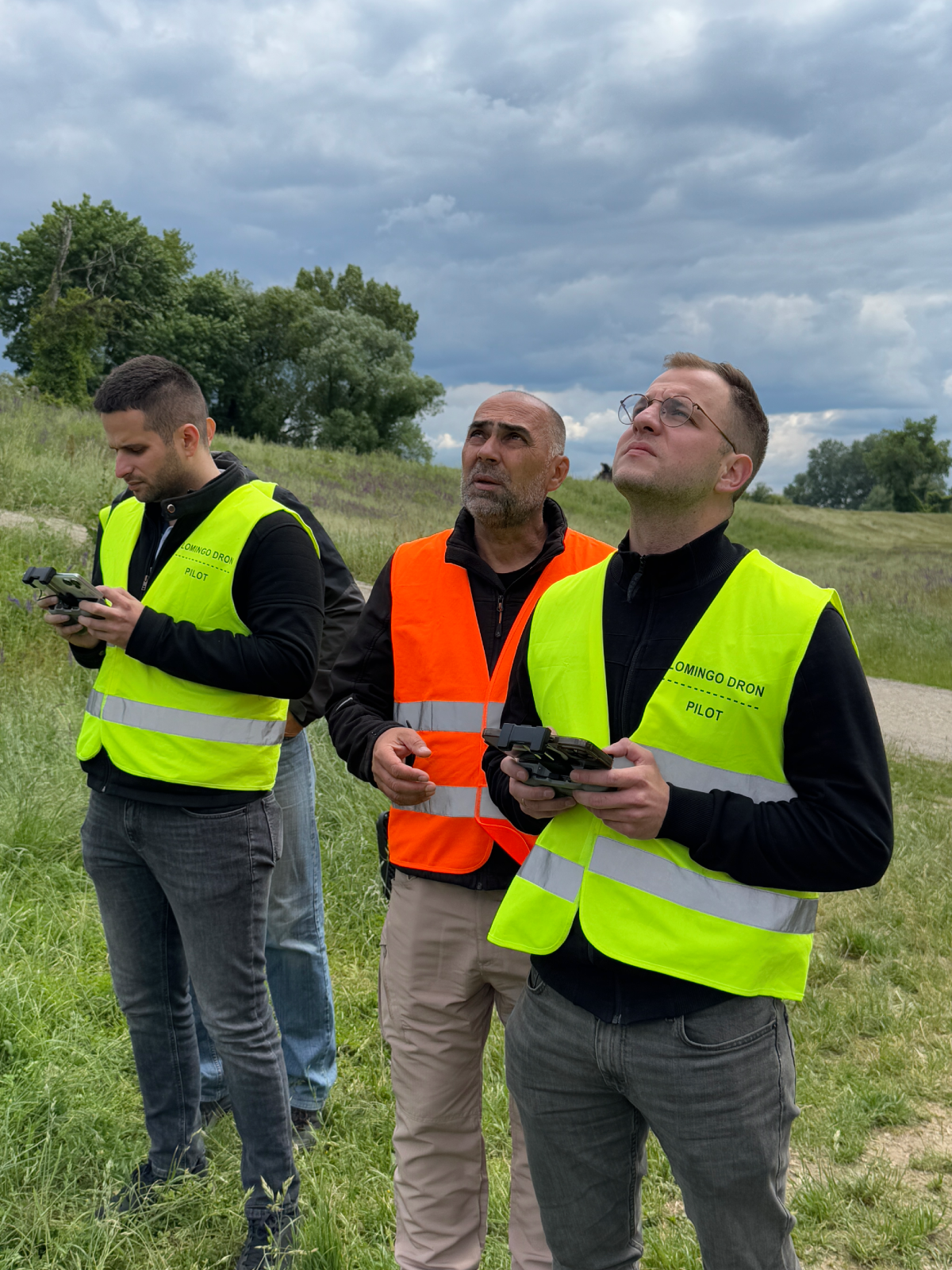 Osnovna obuka za dron pilote tokom praktičnih vežbi na poligonu
