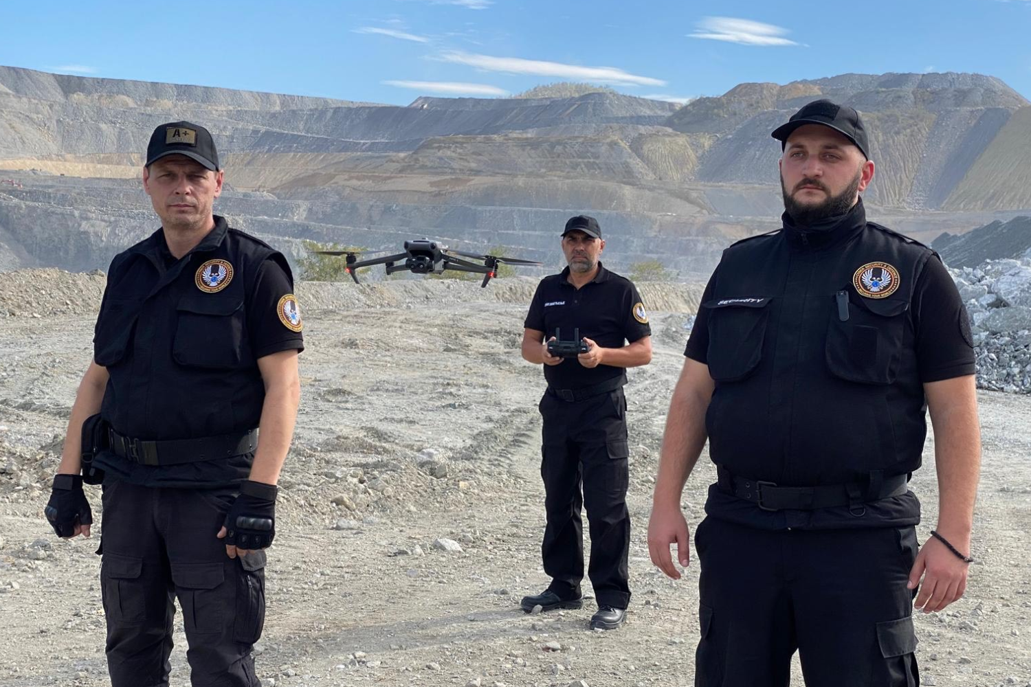 Dron nadzor za security sektore koristi se za bezbednosni monitoring i zaštitu objekata