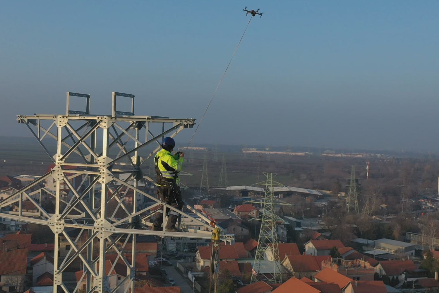 Postavljanje elektro mreže dronom