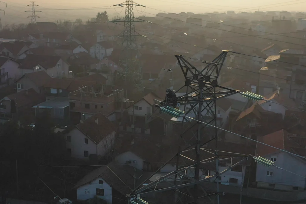 Postavljanje elektro mreže dronom u saradnji sa Elektro Montaža Kraljevo.
