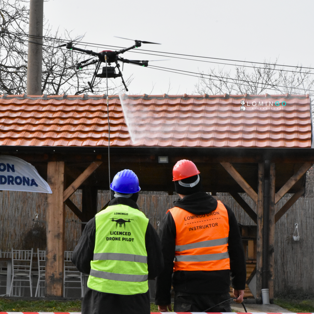 Pranje fasada i solarnih panela dronom prilikom održavanja solarne elektrane