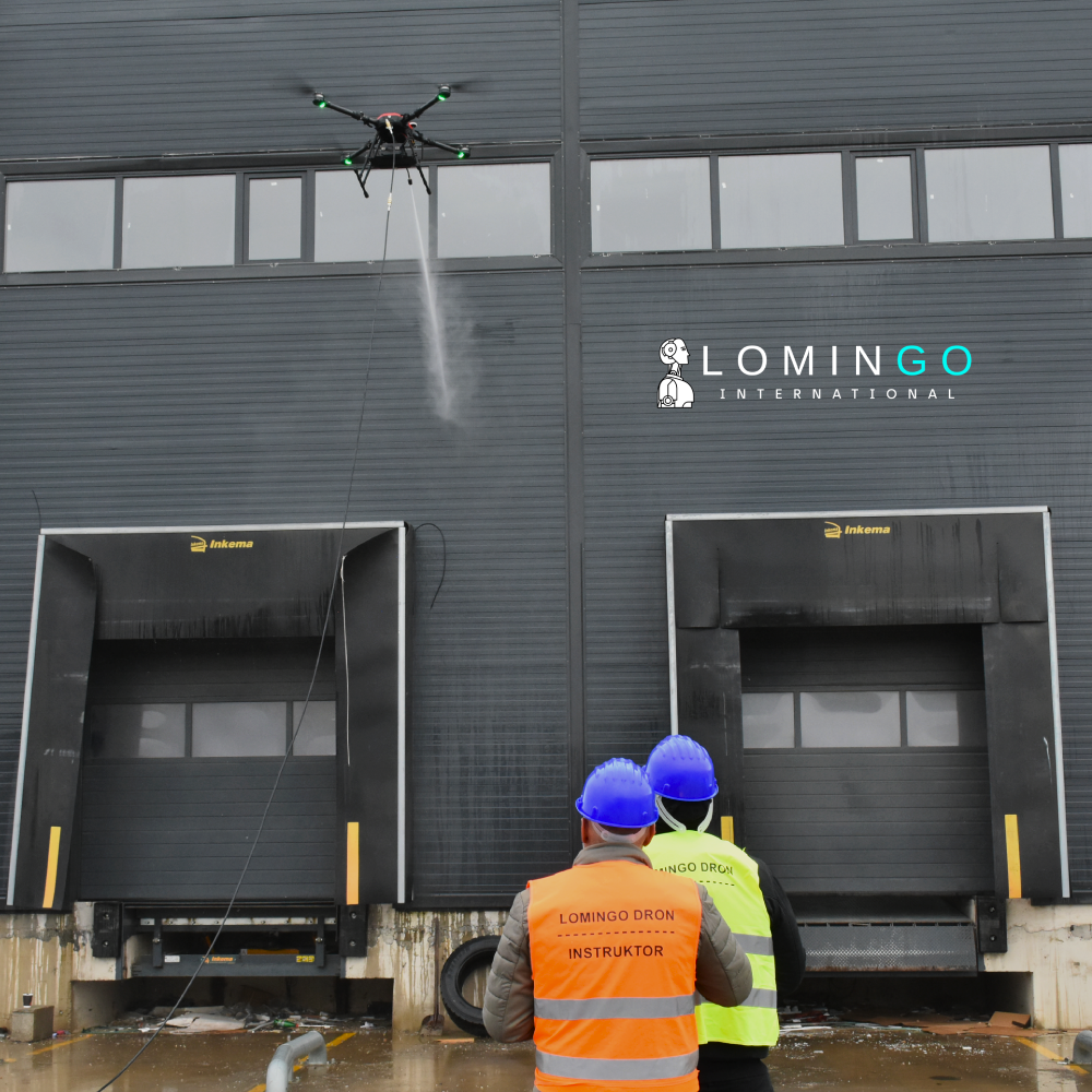 Pranje fasada i solarnih panela dronom tokom rada na visinskom objektu