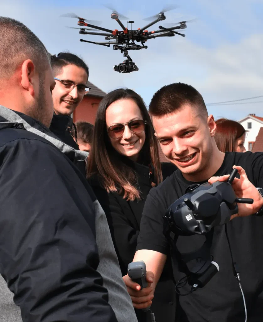 Dron zajednica okuplja pilote na događajima i meetupovima širom Srbije.