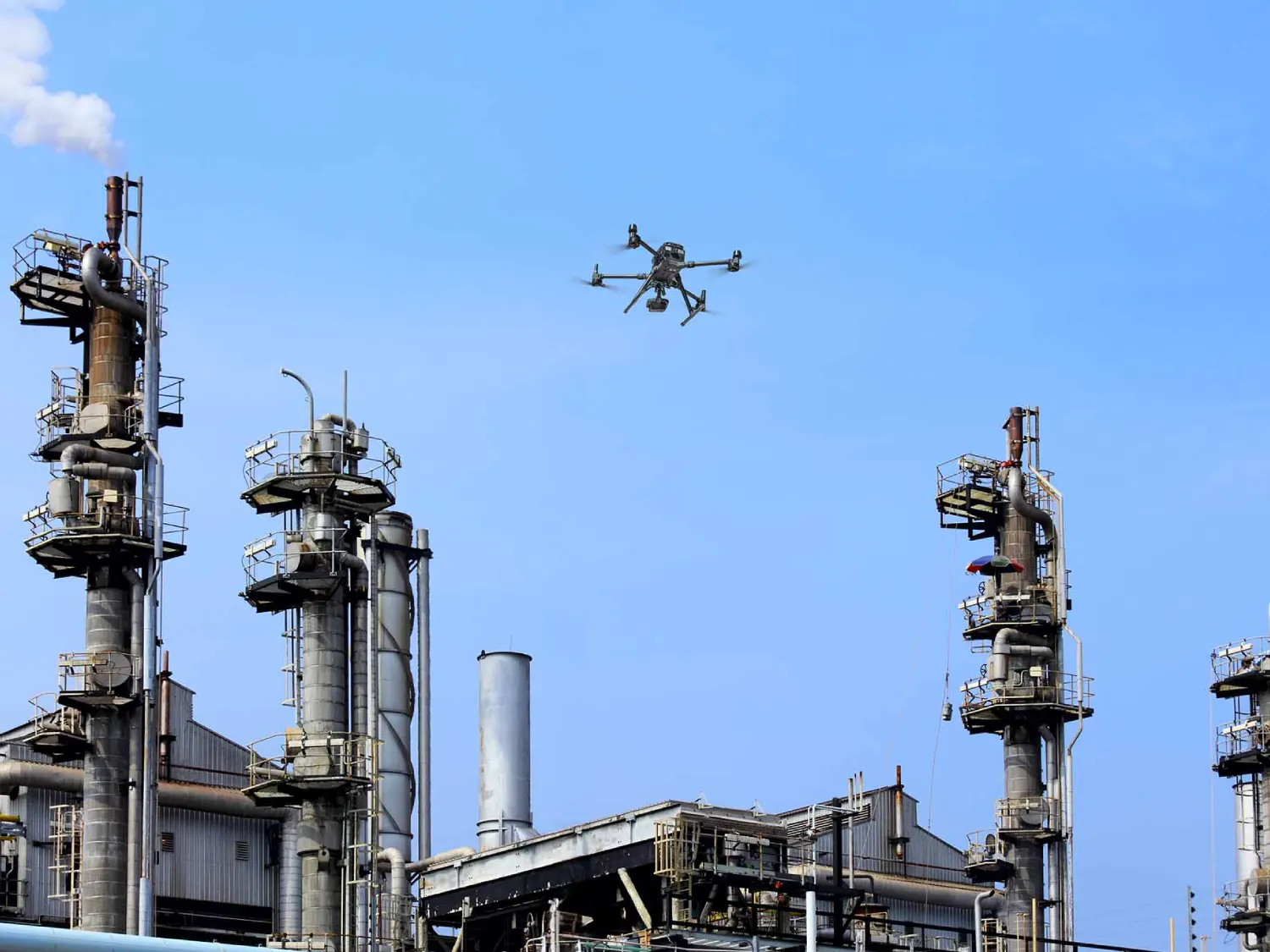 Dron usluge kontrole industrijskih pogona za siguran i efikasan nadzor velikih objekata iz zraka