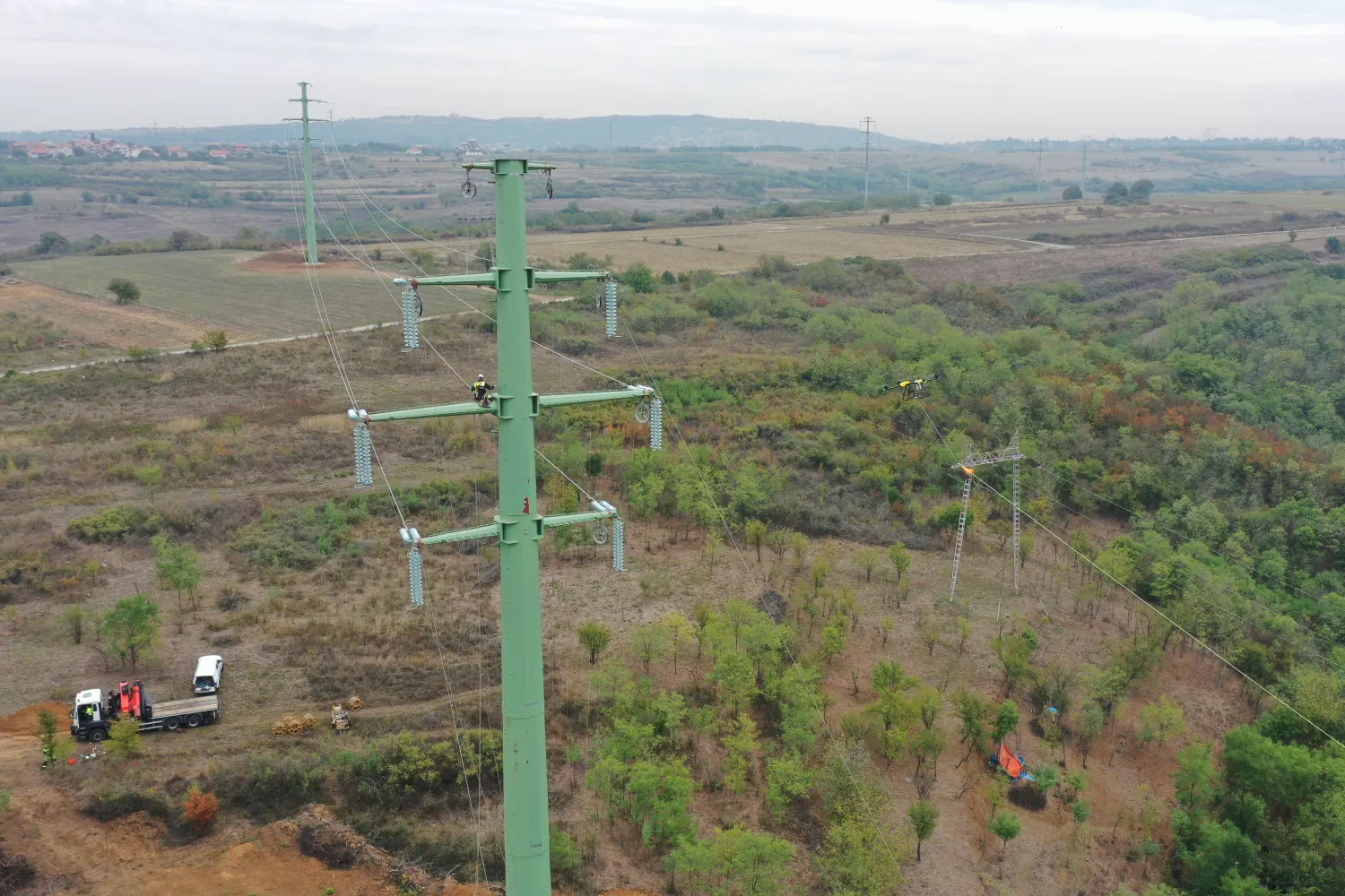 Dron usluge razvlačenja kablova dalekovoda