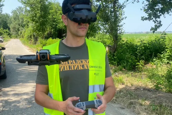 FPV dron obuka obuhvata i rad na simulatorima za bezbednu obuku.