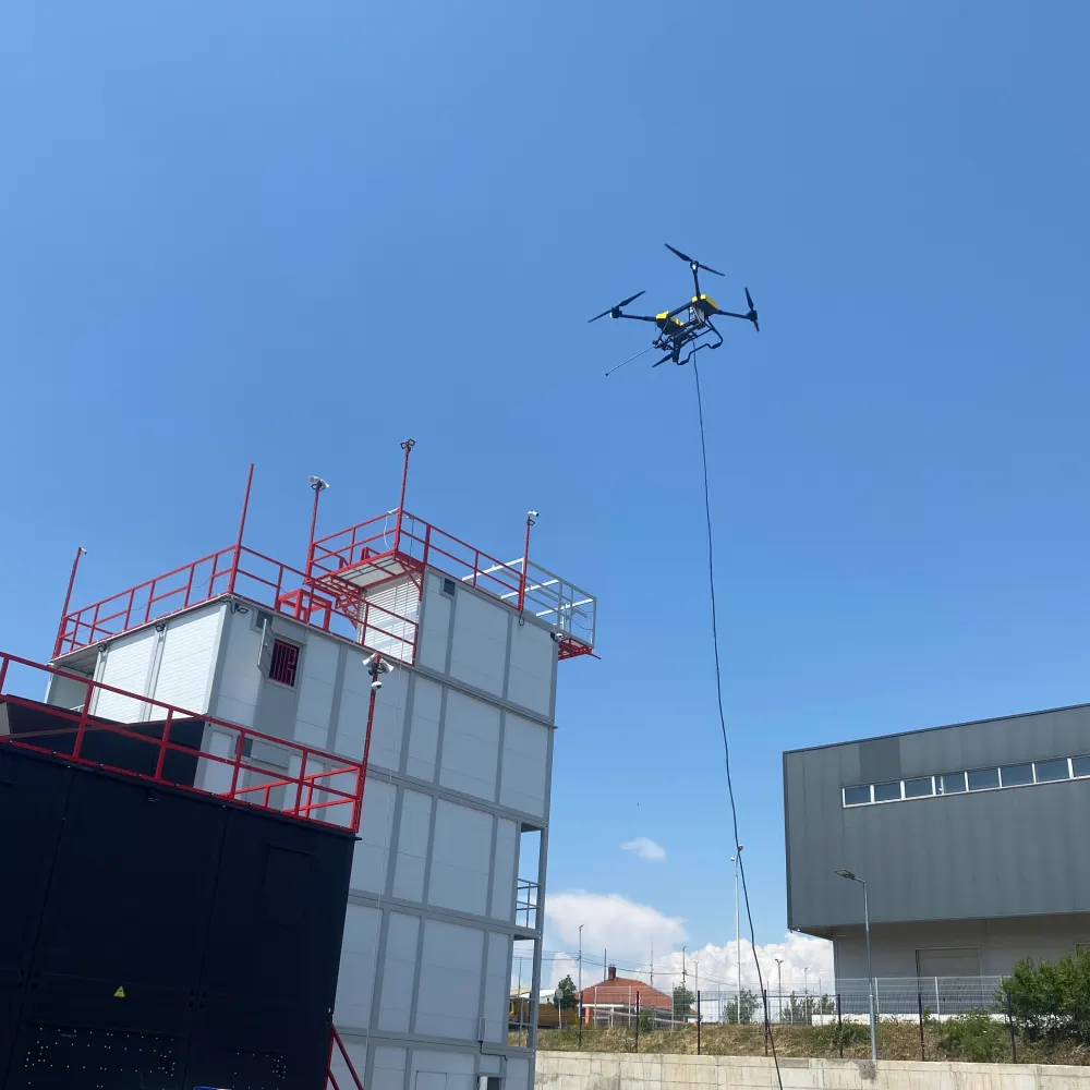 Gašenje požara dronom na visini efikasno štiti visoke i industrijske objekte.