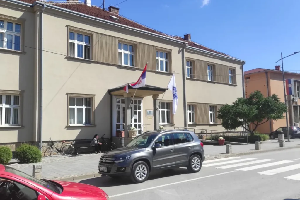 Prezentacija dron tehnologije u Ivanjici okupila građane i predstavnike opštine na događaju posvećenom modernim tehnologijama.
