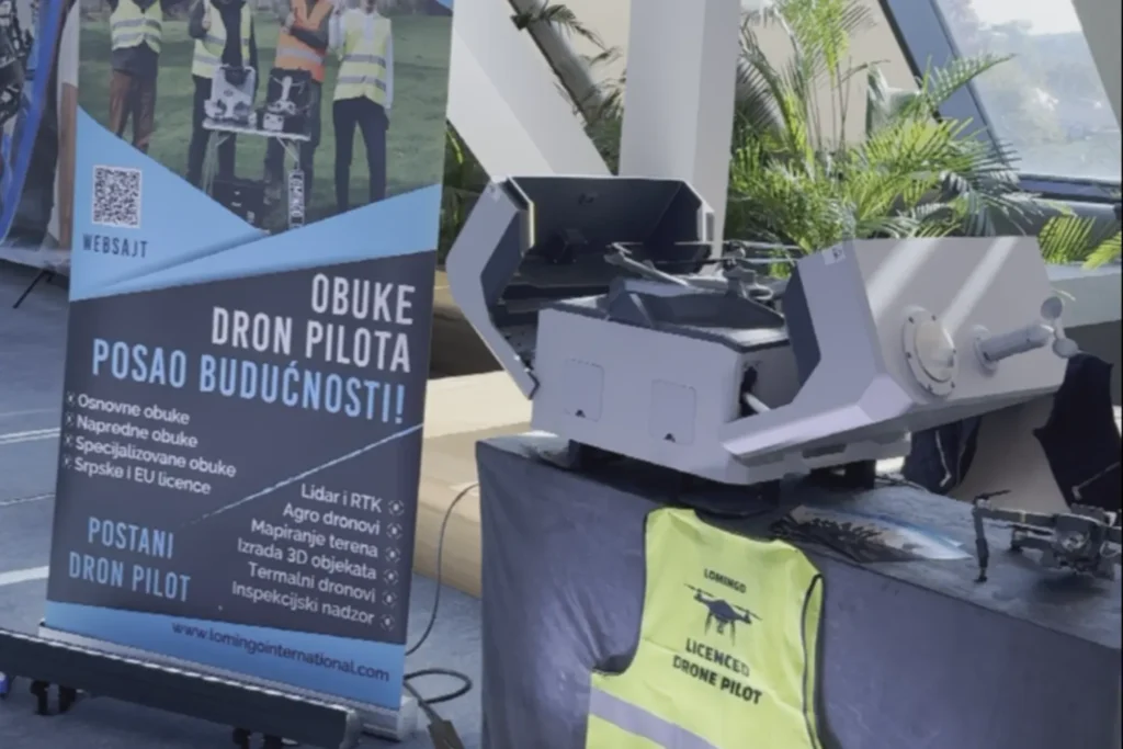 Prezentacija dronova na Fissure Playground uključuje DJI Dock 2 autonomni sistem.