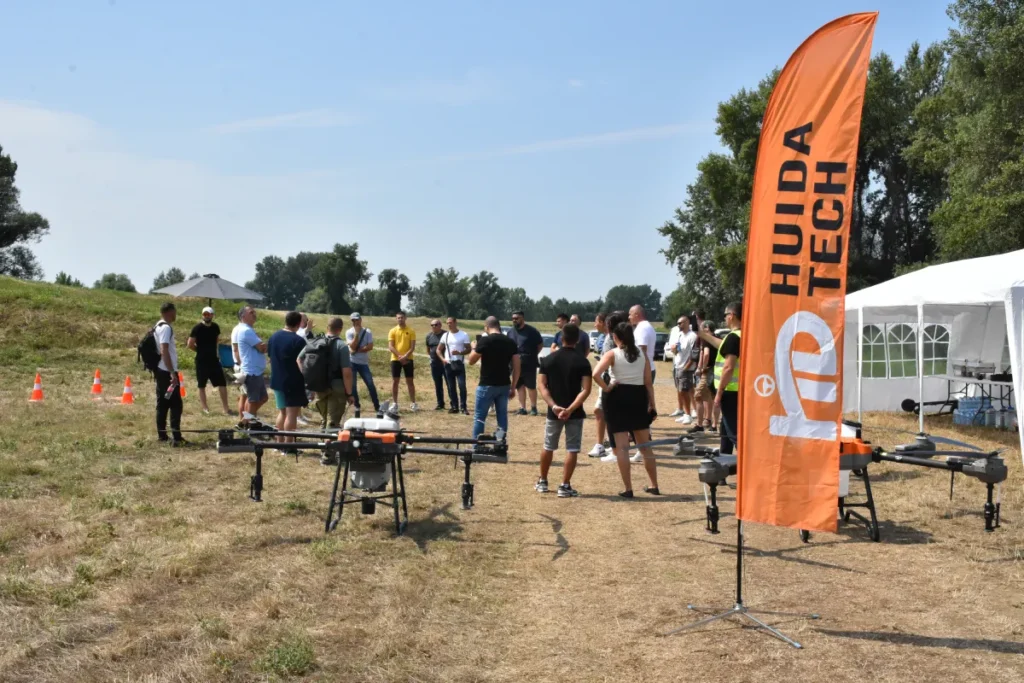 Skup dron pilota Lomingo sa predavanjem o naprednim dron misijama