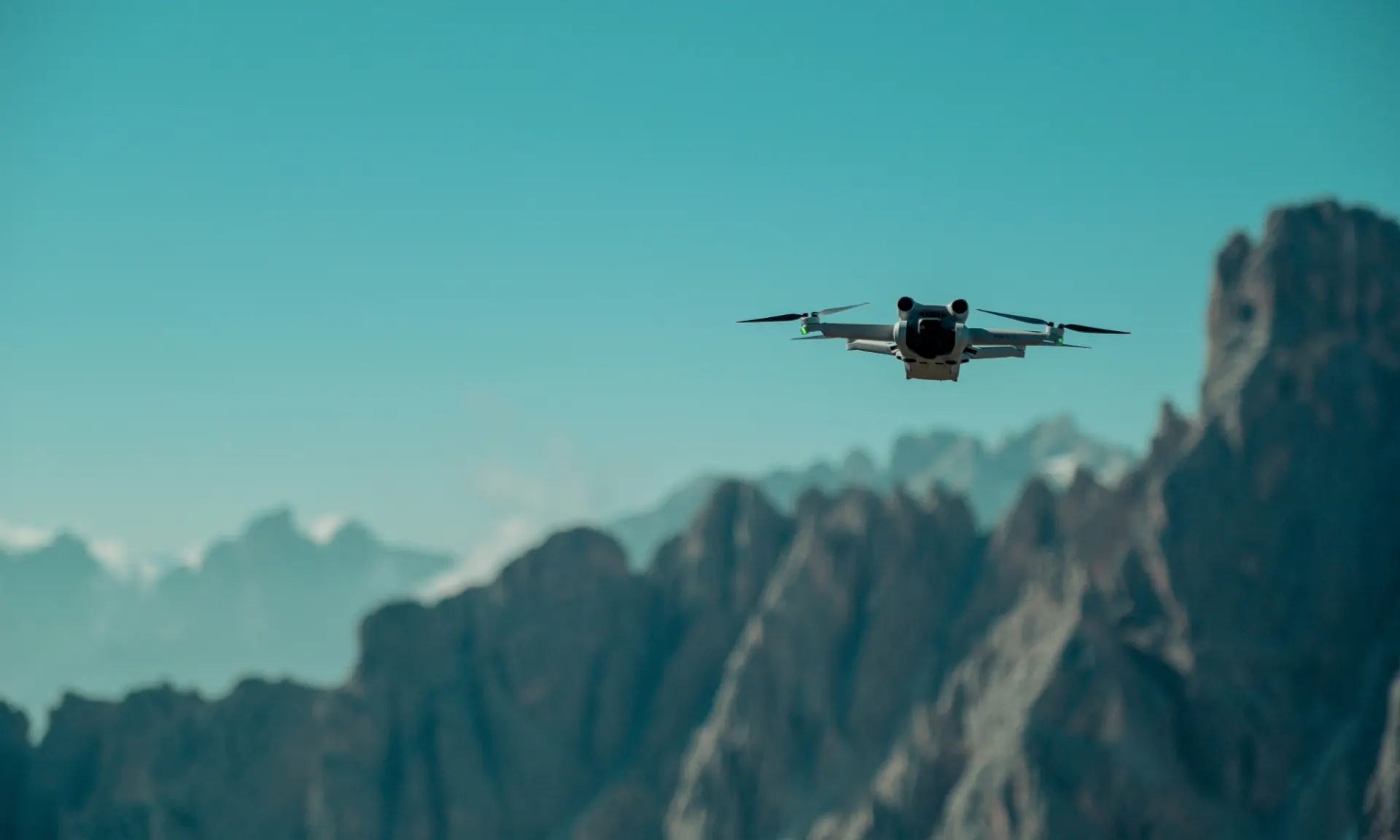Uloga dronova u modernim industrijama – revolucija tehnologije iz vazduha