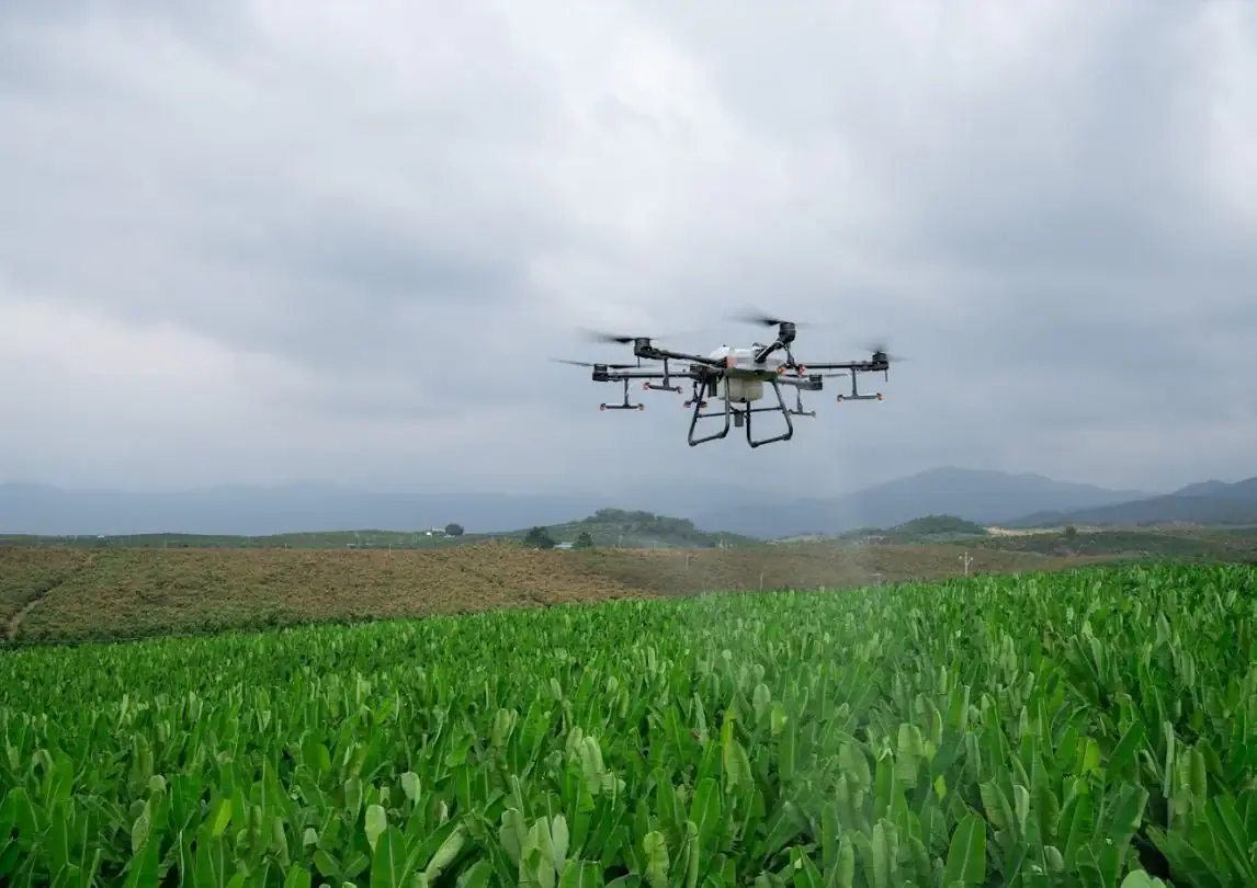 DJI Agras T30 – Moćan dron za preciznu poljoprivredu