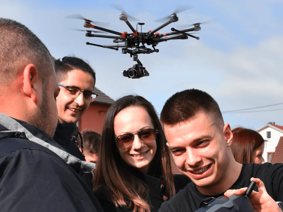 Lomingo Drone Community: dron piloti na okupljanju