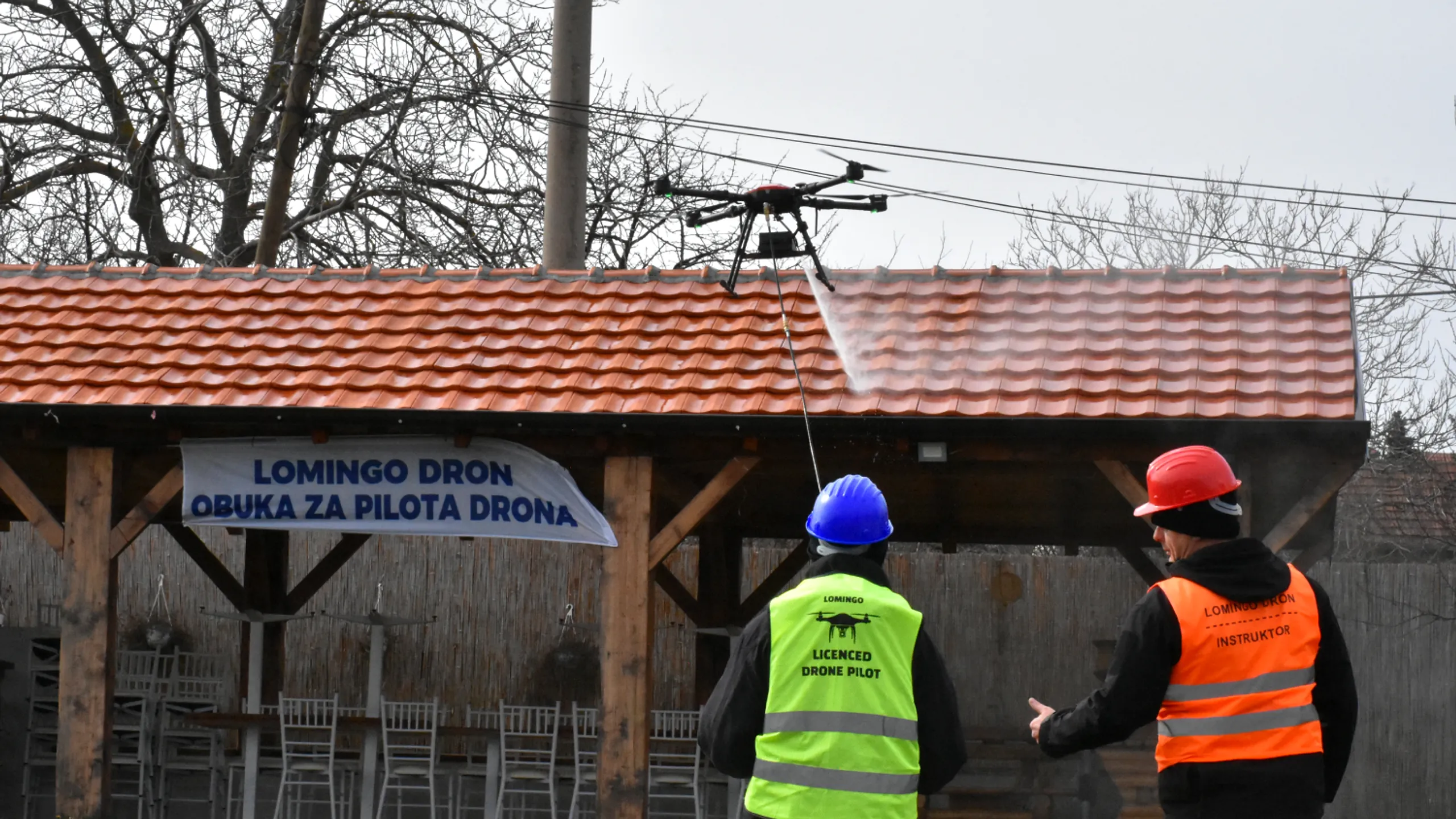 Centru de pregătire pentru piloți de drone la Belgrad, cursanți la curs