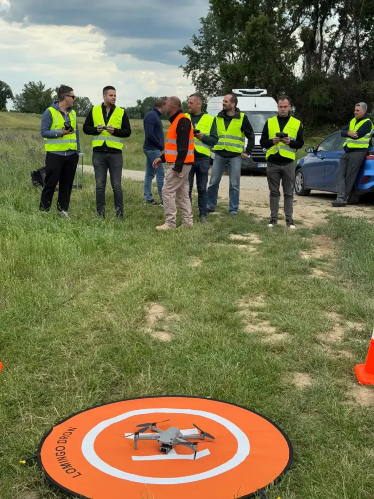 Osnovna obuka za dron pilote uz teorijski deo u učionici u Beogradu