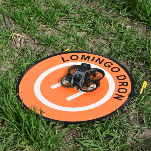 Dron poligon prikazuje praktične vežbe letenja sa FPV i standardnim dronovima